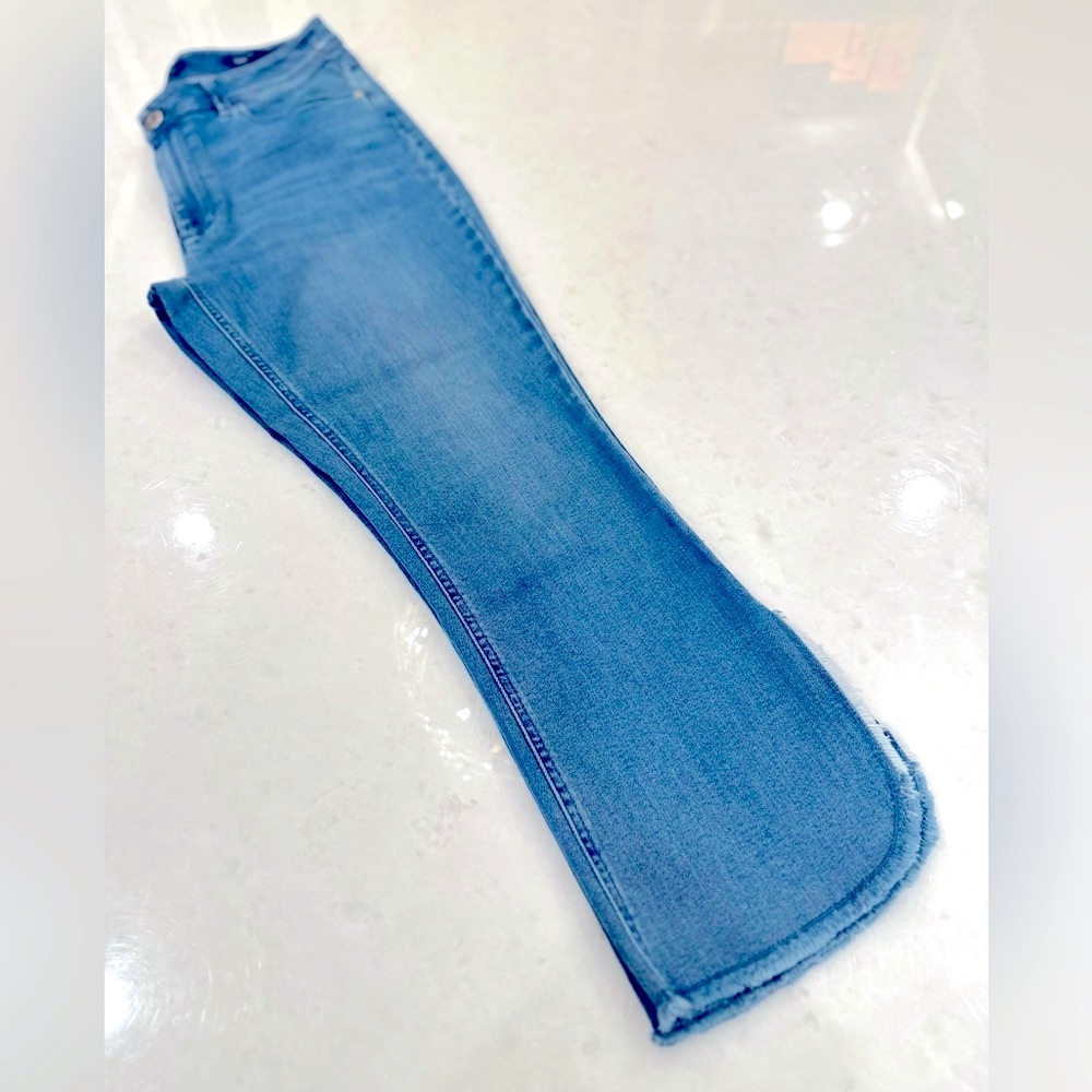 J. Jill high-rise cropped in vintage blue wash Size 4